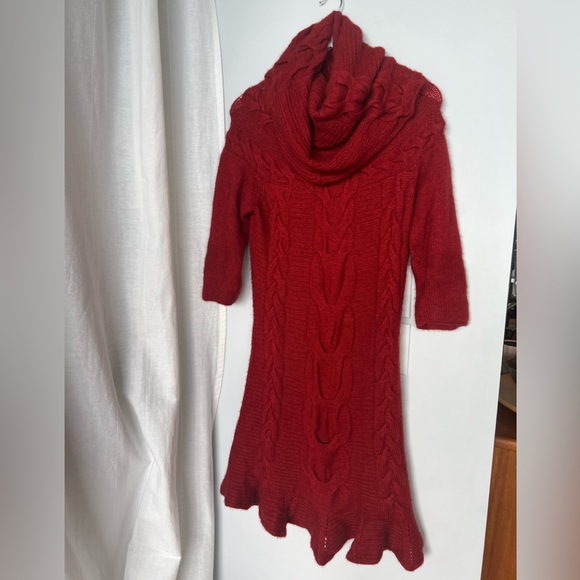 Couture luxury handknit dress made from world’s most exclusive fibre, Qiviuk. - Picture 1 of 13